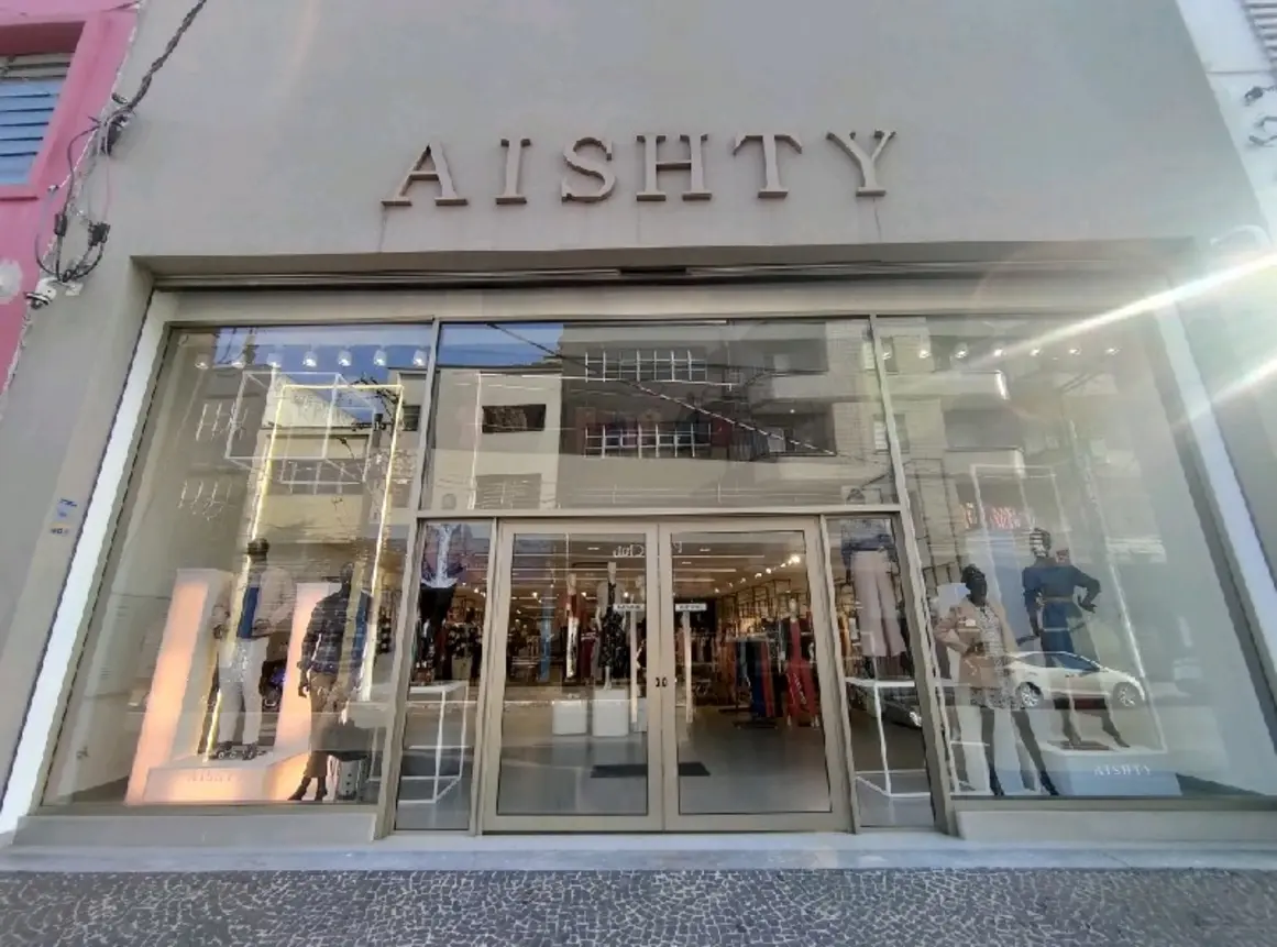 aishty-showroom-rua-mendes-goncalves-97_fachada_080520251536.webp
