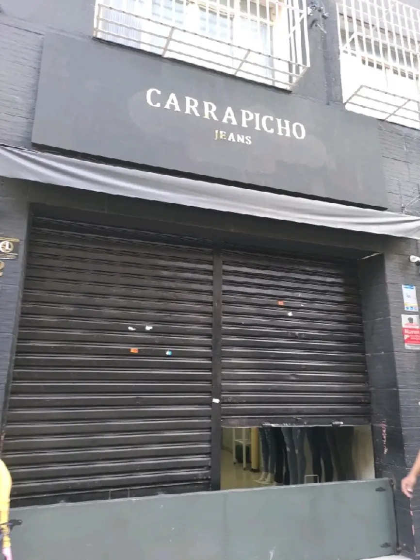 carrapicho-jeans-rua-xavantes-207_fachada_.webp