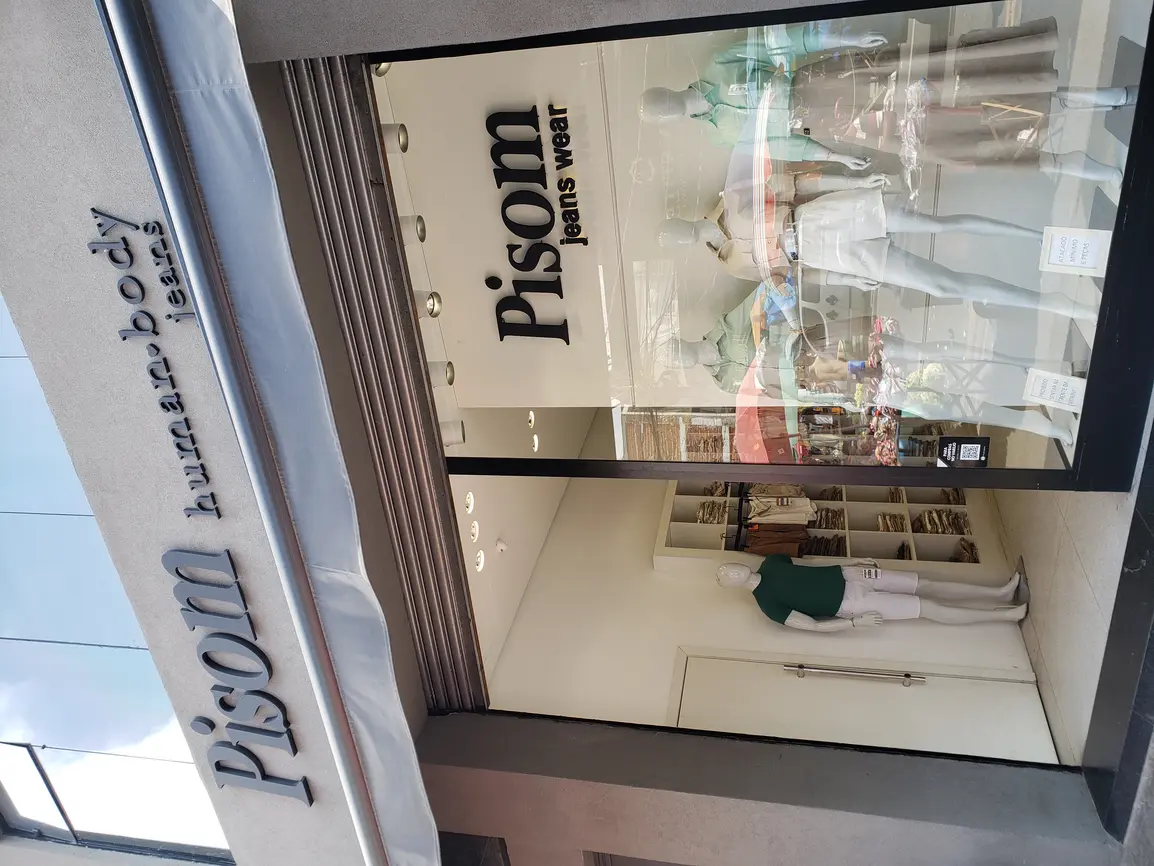 pisom-jeans-rua-oriente-156_fachada_131220240206.webp