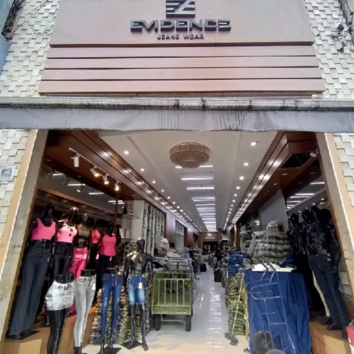 evidence-jeanswear-rua-mendes-junior-411_fachada_040420251508.webp