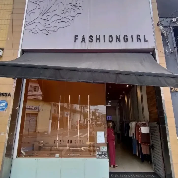 fashion-girl-rua-mendes-goncalves-263_fachada_220520251357.webp