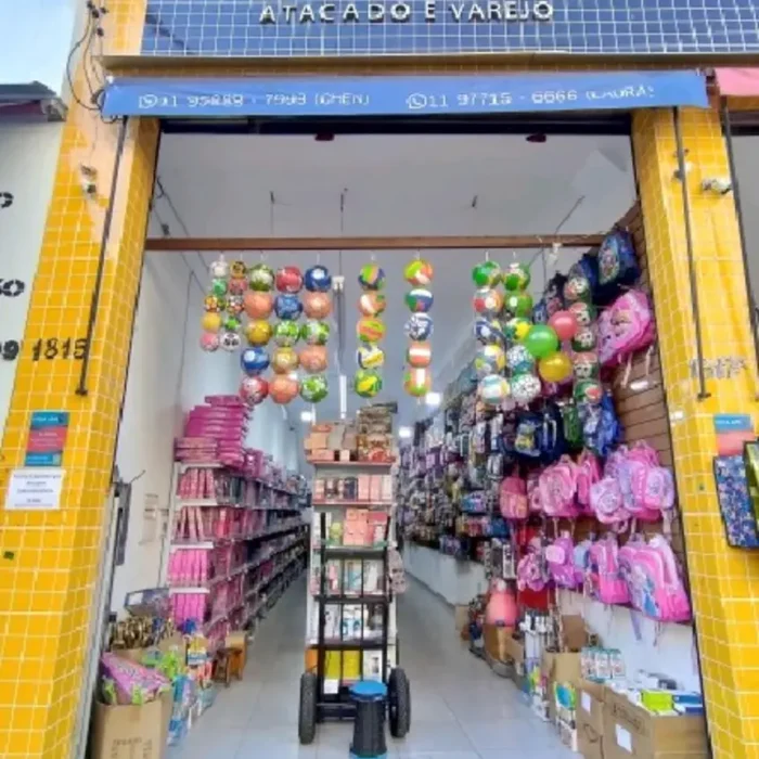 laura-atacado-e-varejo-rua-rio-bonito-1815_fachada_.webp
